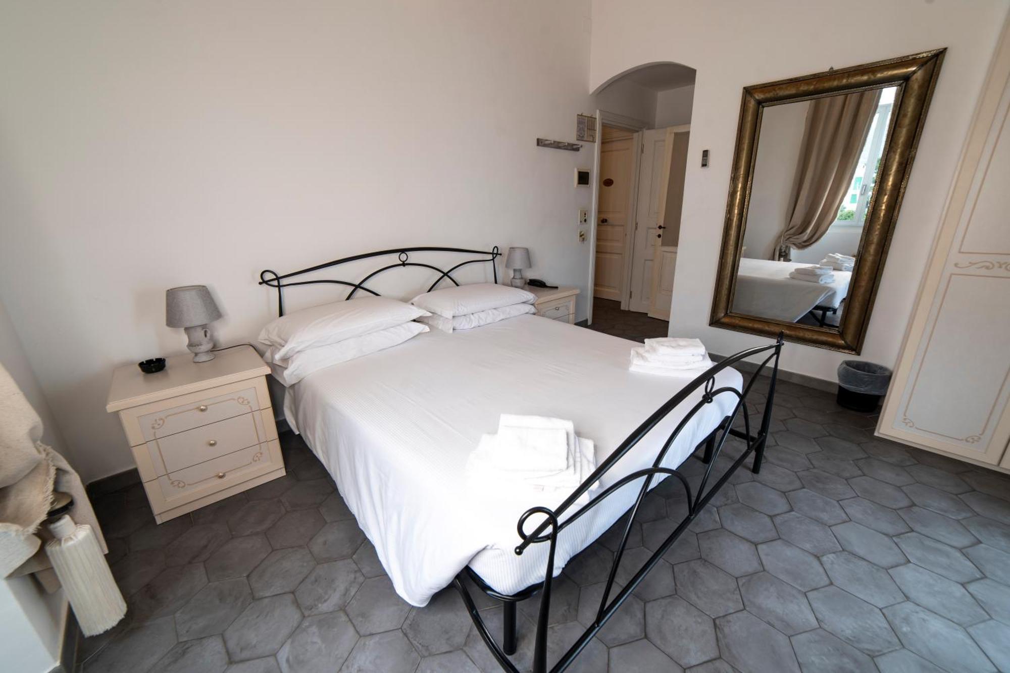 Hotel Miramare Споторно Номер фото