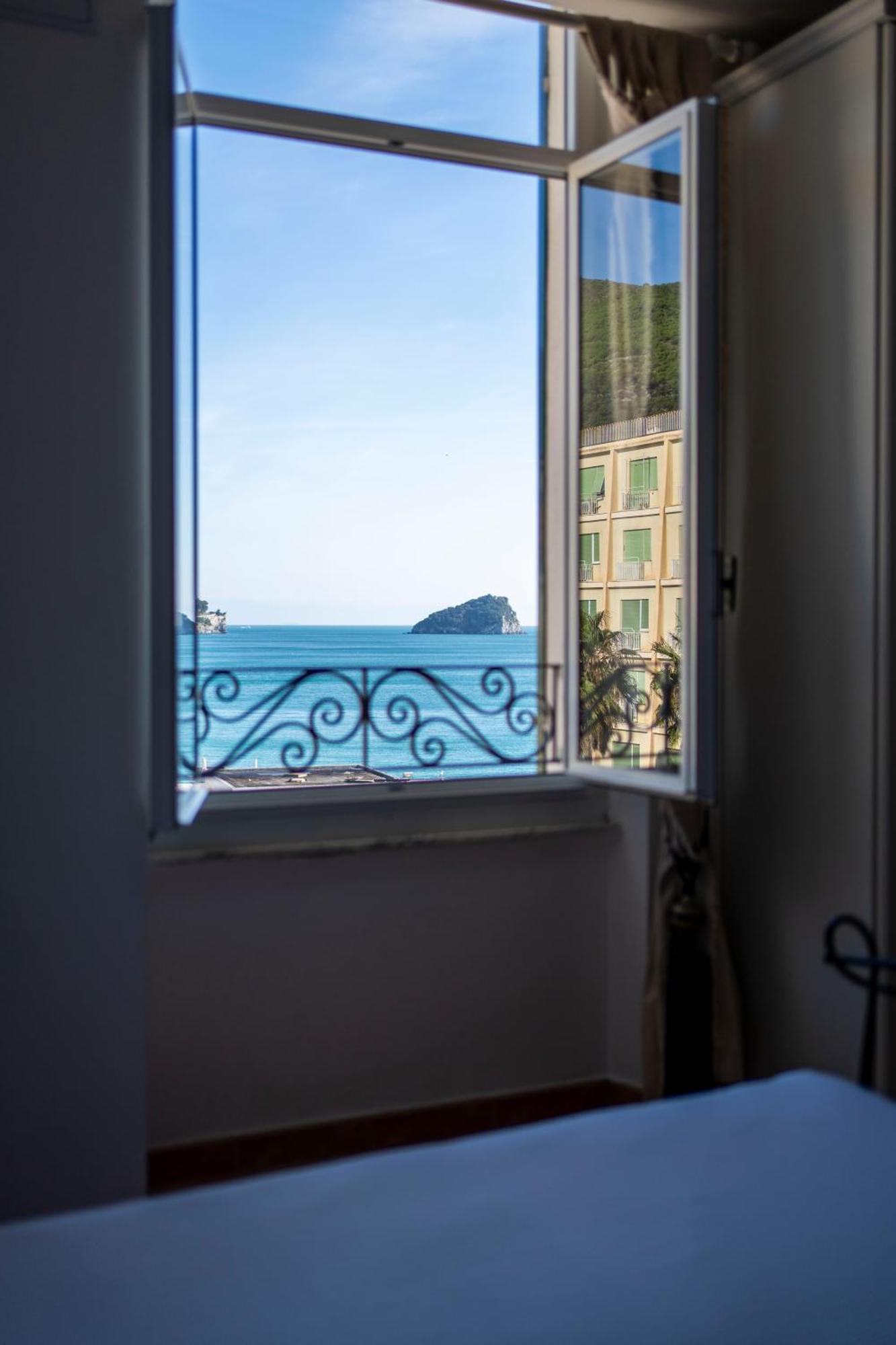 Hotel Miramare Споторно Экстерьер фото