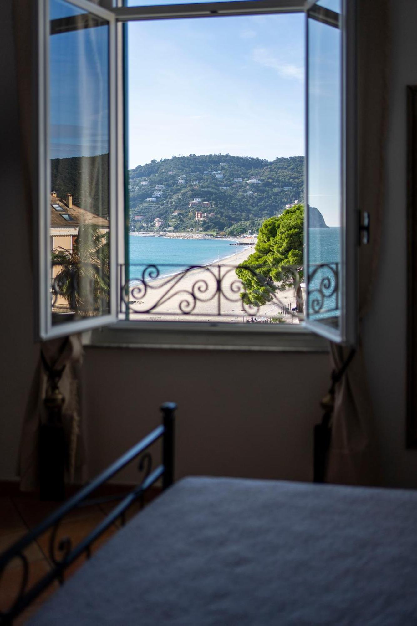 Hotel Miramare Споторно Экстерьер фото