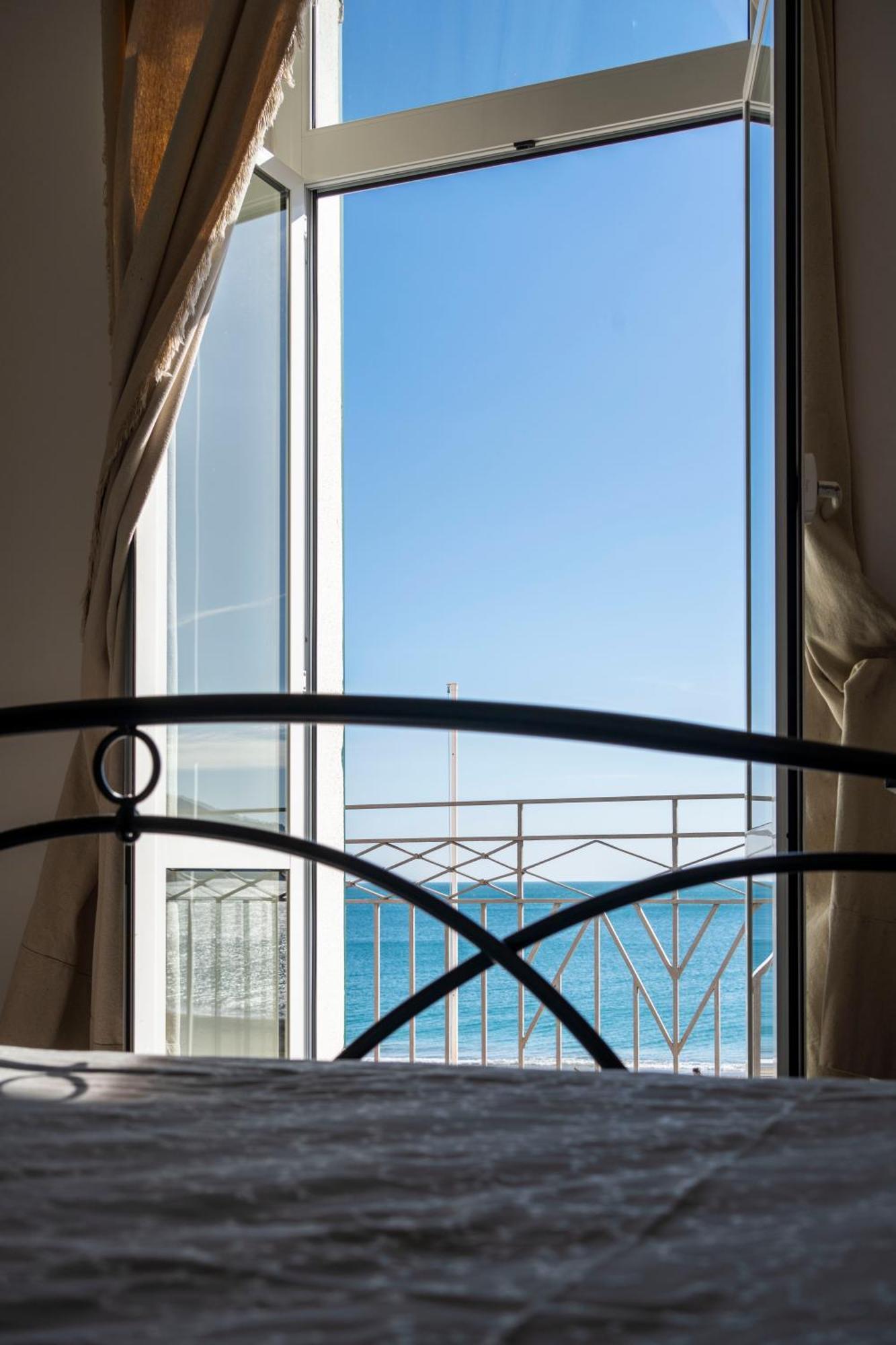 Hotel Miramare Споторно Номер фото
