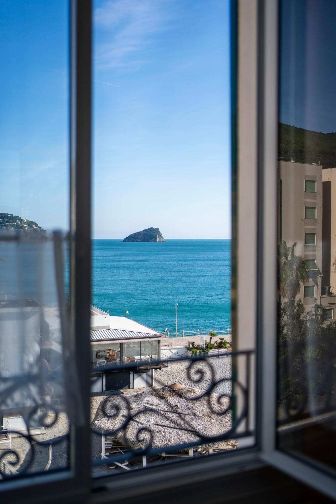 Hotel Miramare Споторно Экстерьер фото
